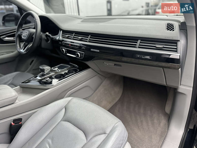 Внедорожник / Кроссовер Audi Q7 2017 в Владимире