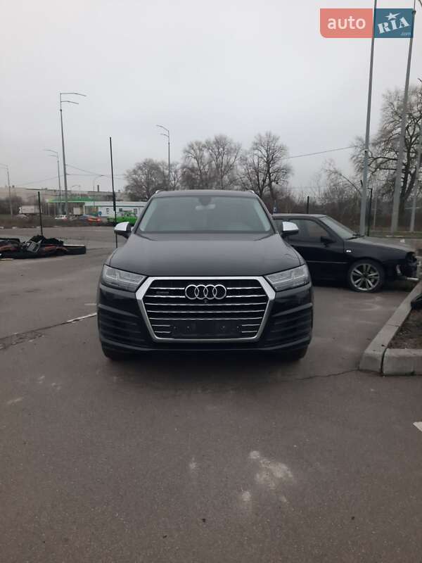 Позашляховик / Кросовер Audi Q7 2015 в Києві