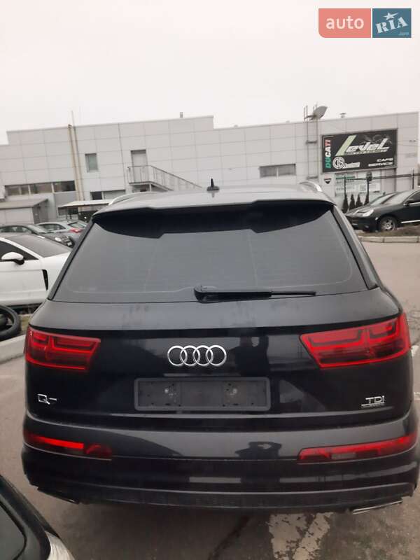 Позашляховик / Кросовер Audi Q7 2015 в Києві