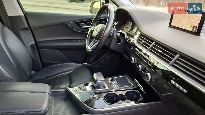 Позашляховик / Кросовер Audi Q7 2015 в Дніпрі