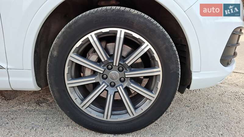 Позашляховик / Кросовер Audi Q7 2015 в Дніпрі