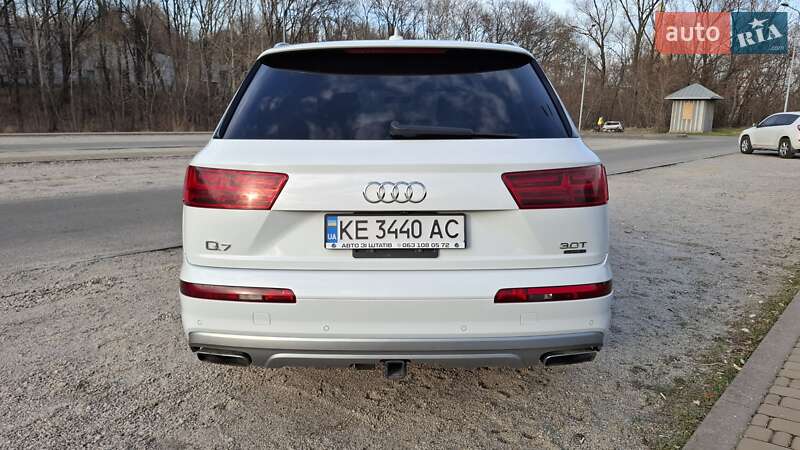 Позашляховик / Кросовер Audi Q7 2015 в Дніпрі