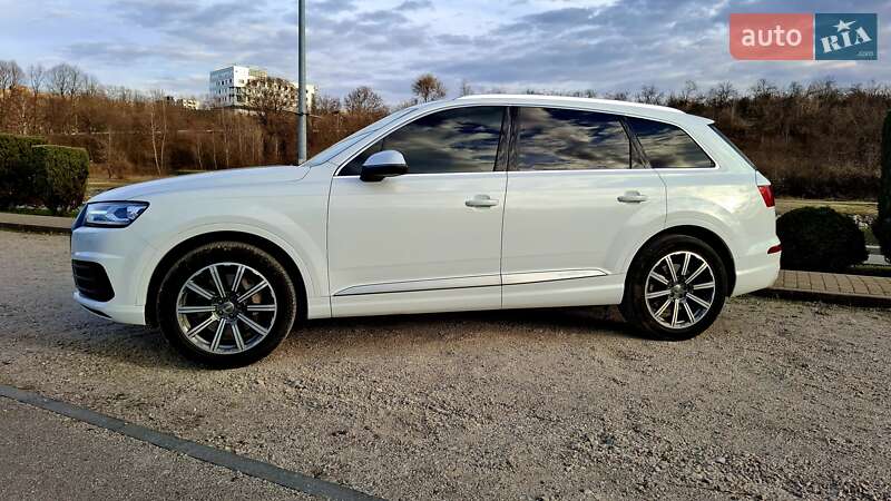 Позашляховик / Кросовер Audi Q7 2015 в Дніпрі