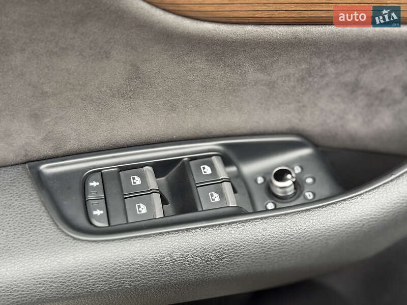 Позашляховик / Кросовер Audi Q7 2016 в Києві