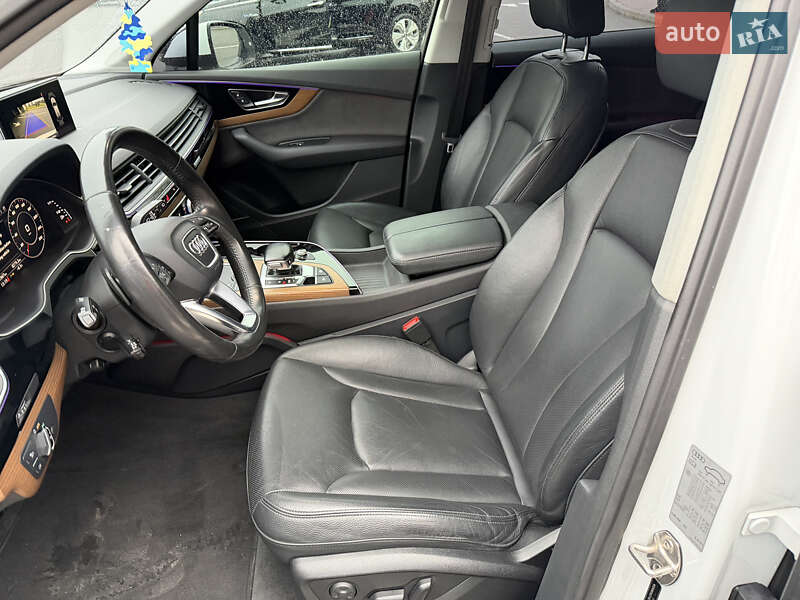 Позашляховик / Кросовер Audi Q7 2016 в Києві