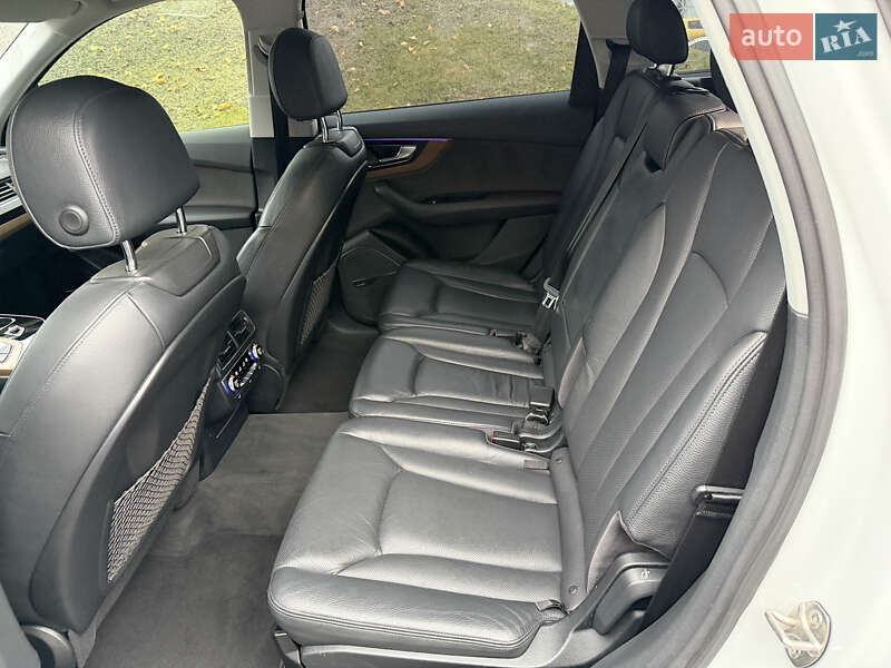 Позашляховик / Кросовер Audi Q7 2016 в Києві