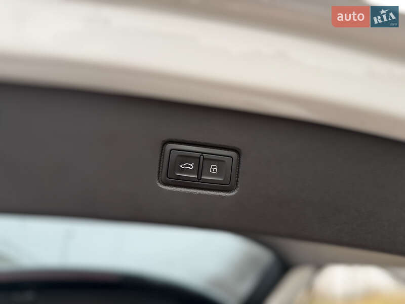 Позашляховик / Кросовер Audi Q7 2016 в Києві