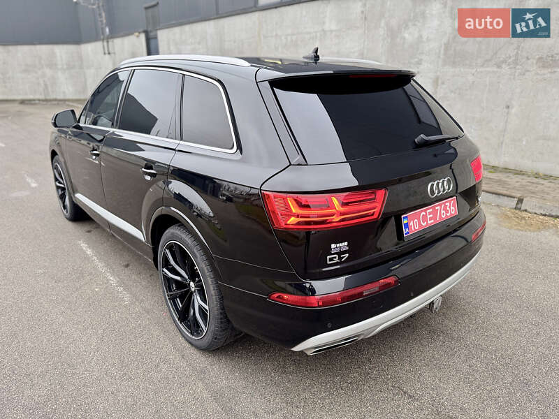 Позашляховик / Кросовер Audi Q7 2016 в Києві