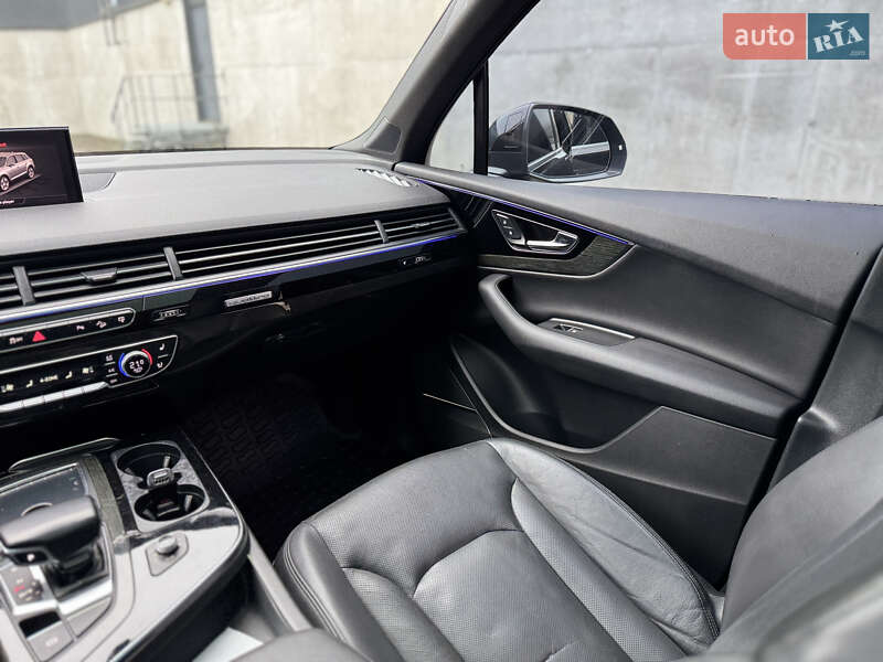 Позашляховик / Кросовер Audi Q7 2016 в Києві