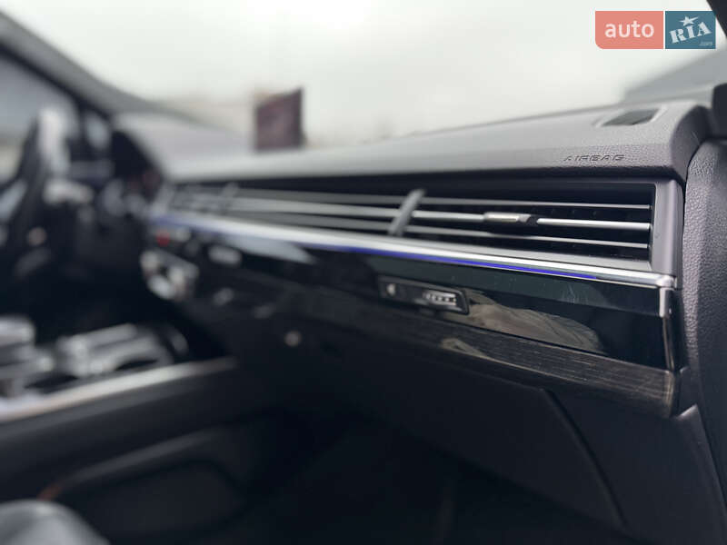 Позашляховик / Кросовер Audi Q7 2016 в Києві
