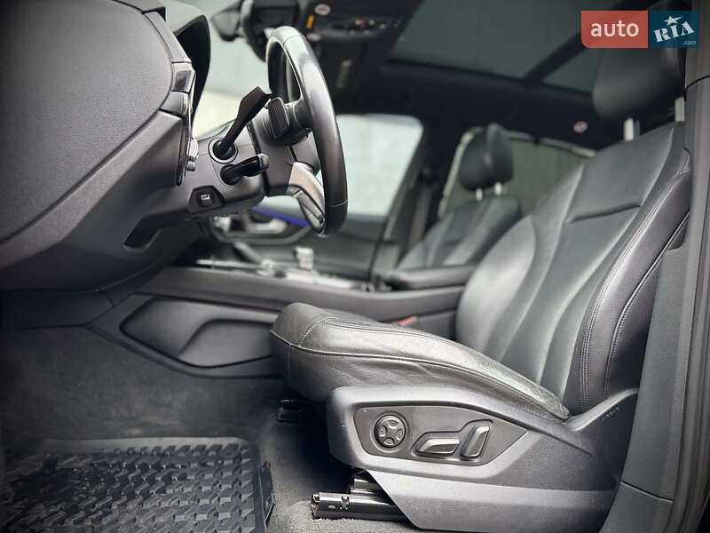 Позашляховик / Кросовер Audi Q7 2016 в Києві