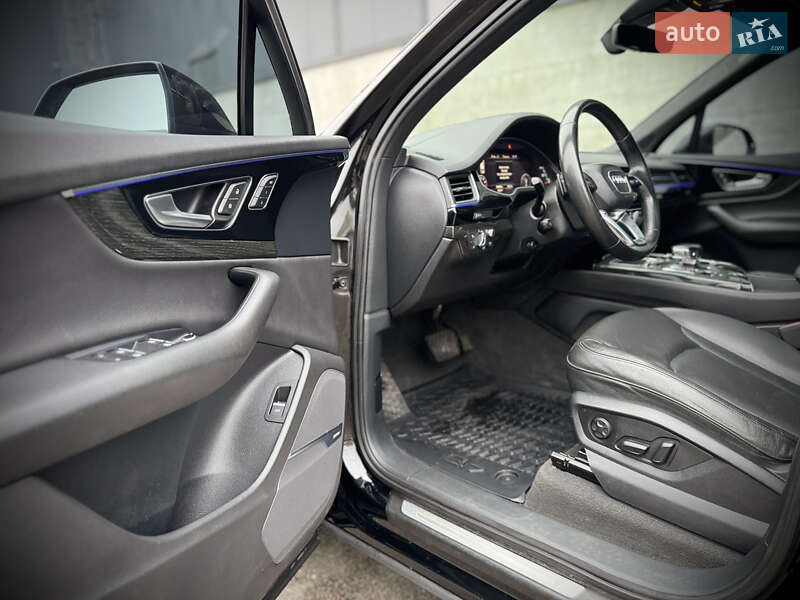 Позашляховик / Кросовер Audi Q7 2016 в Києві