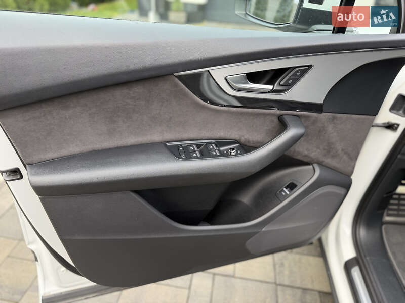 Позашляховик / Кросовер Audi Q7 2017 в Рівному