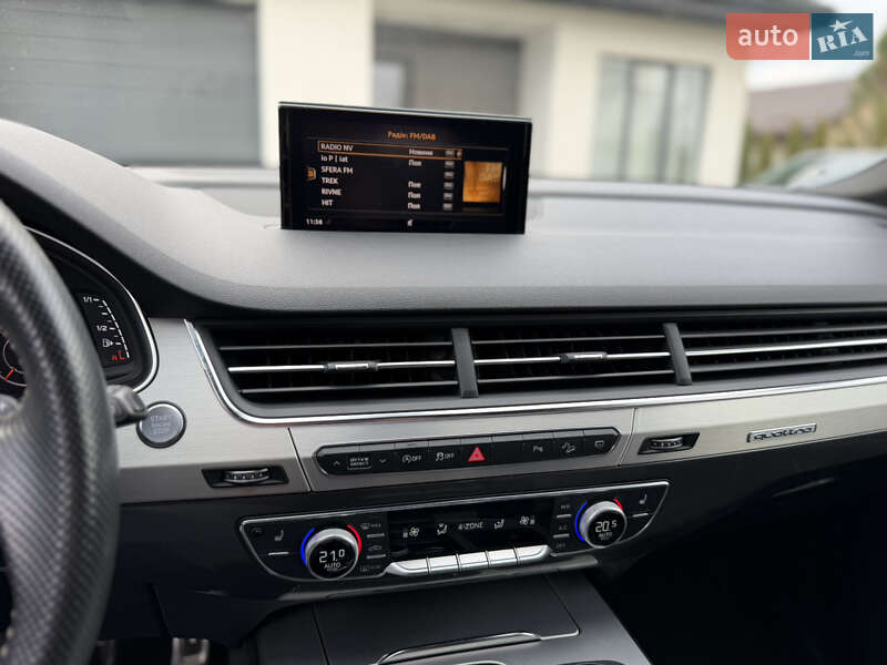 Позашляховик / Кросовер Audi Q7 2017 в Рівному