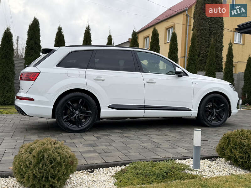Позашляховик / Кросовер Audi Q7 2017 в Рівному