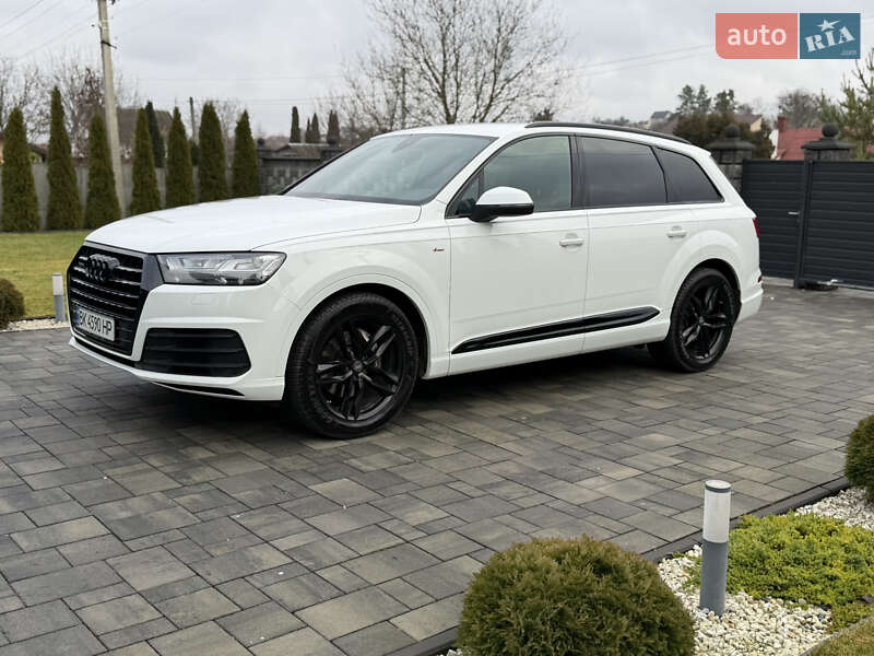 Позашляховик / Кросовер Audi Q7 2017 в Рівному