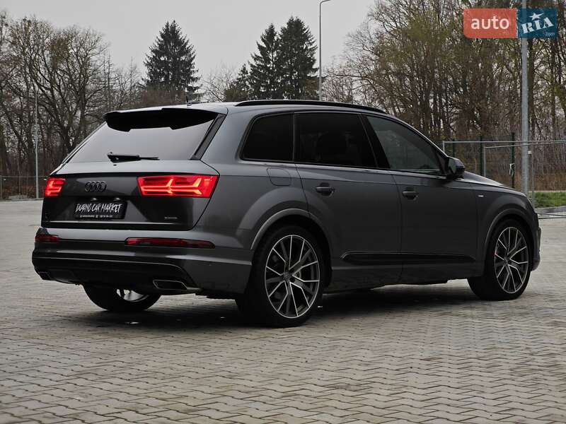 Внедорожник / Кроссовер Audi Q7 2015 в Дубно