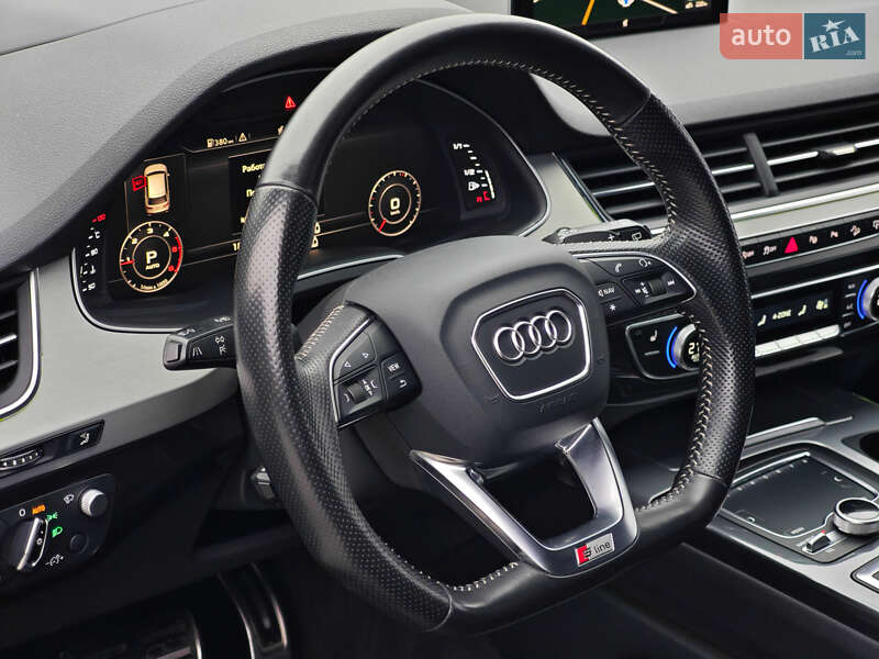 Внедорожник / Кроссовер Audi Q7 2015 в Дубно