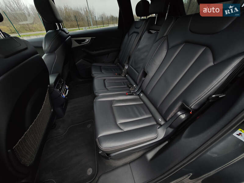 Внедорожник / Кроссовер Audi Q7 2015 в Дубно