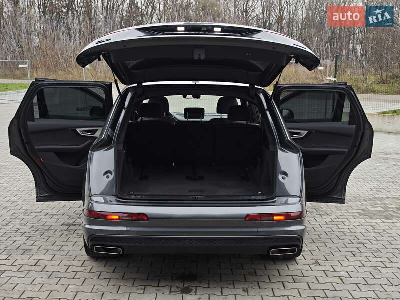 Внедорожник / Кроссовер Audi Q7 2015 в Дубно