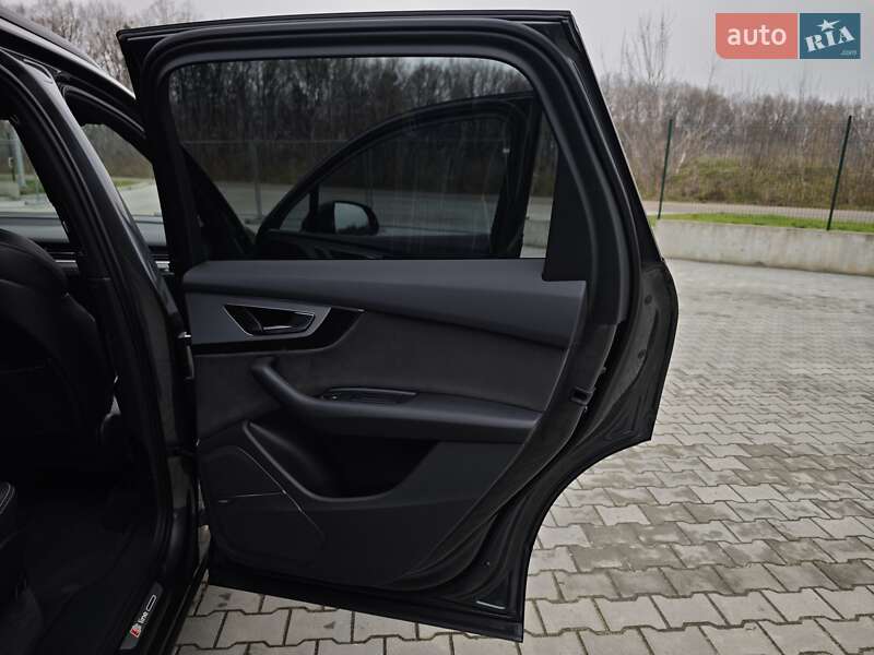 Внедорожник / Кроссовер Audi Q7 2015 в Дубно