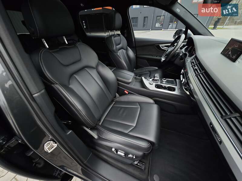 Внедорожник / Кроссовер Audi Q7 2015 в Дубно