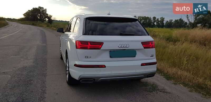 Внедорожник / Кроссовер Audi Q7 2017 в Чернобае