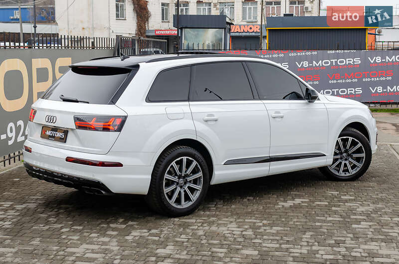 Внедорожник / Кроссовер Audi Q7 2015 в Киеве