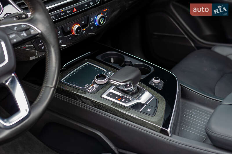 Внедорожник / Кроссовер Audi Q7 2015 в Киеве