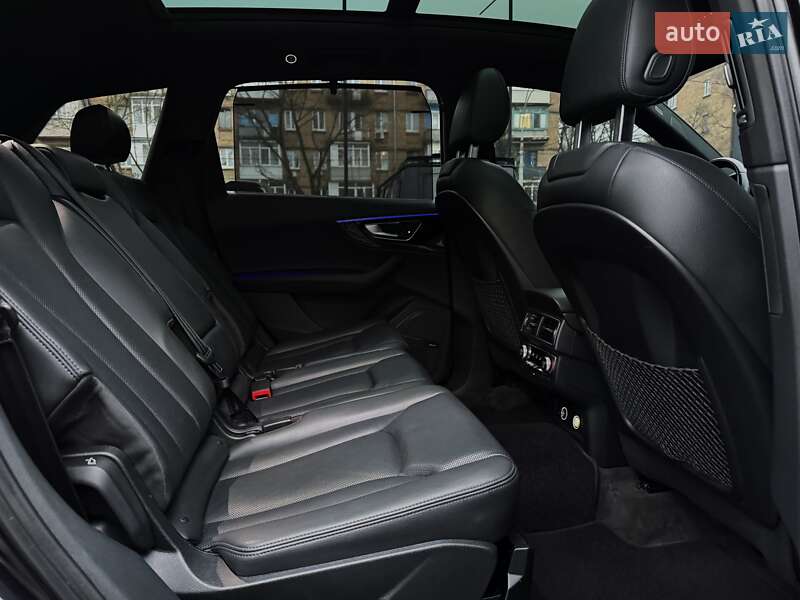 Позашляховик / Кросовер Audi Q7 2018 в Києві фото 39 Позашляховик / Кросовер Audi Q7 2018 в Києві