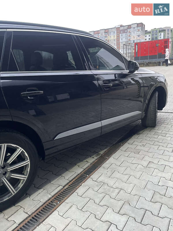 Внедорожник / Кроссовер Audi Q7 2017 в Калуше