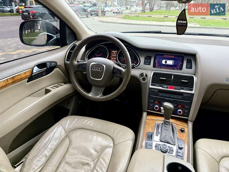 Внедорожник / Кроссовер Audi Q7 2007 в Одессе