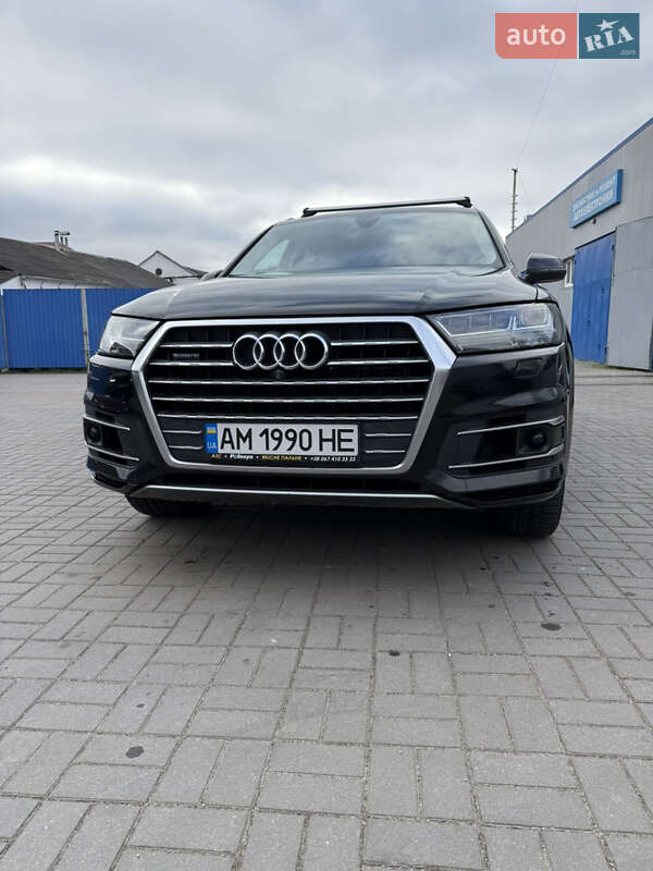 Внедорожник / Кроссовер Audi Q7 2017 в Житомире