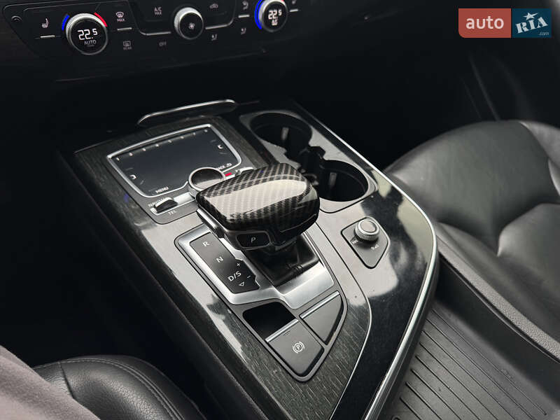 Внедорожник / Кроссовер Audi Q7 2017 в Стрые