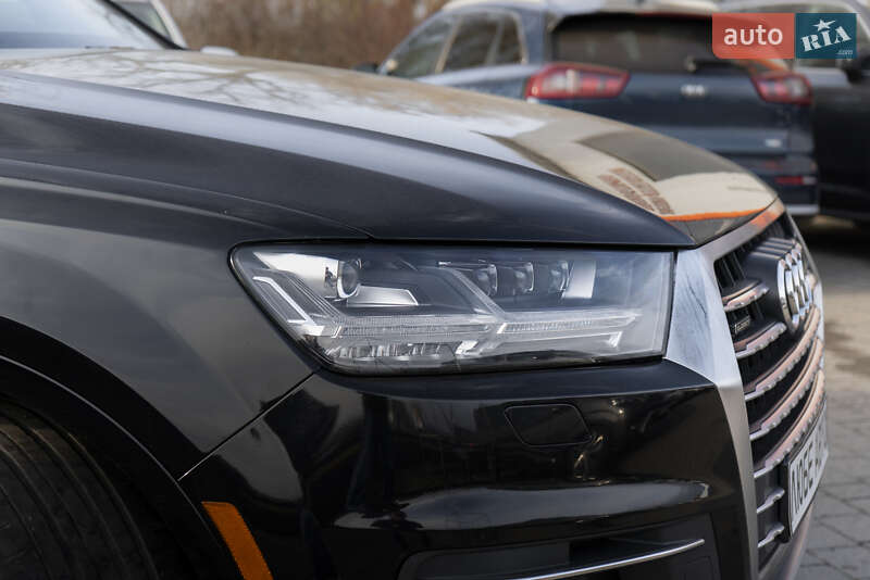 Внедорожник / Кроссовер Audi Q7 2017 в Ужгороде