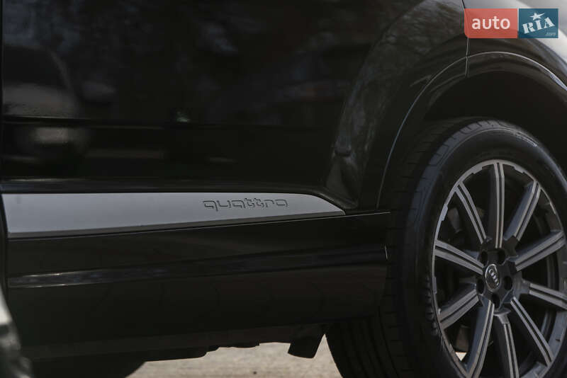 Внедорожник / Кроссовер Audi Q7 2017 в Ужгороде