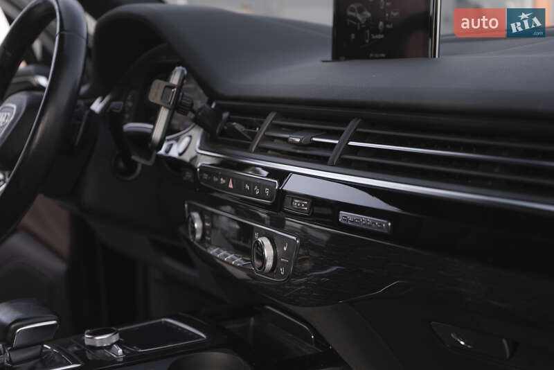 Внедорожник / Кроссовер Audi Q7 2017 в Ужгороде