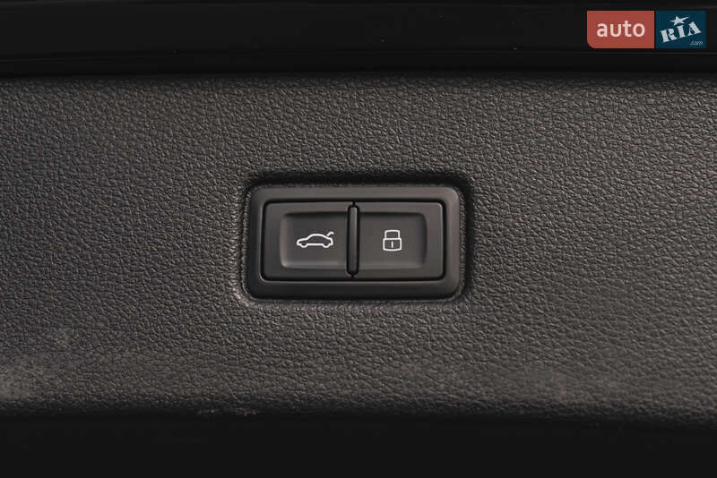 Внедорожник / Кроссовер Audi Q7 2017 в Ужгороде