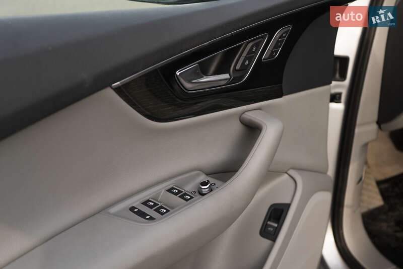 Внедорожник / Кроссовер Audi Q7 2016 в Ужгороде