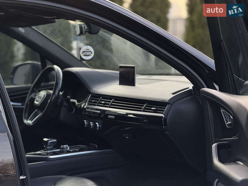 Внедорожник / Кроссовер Audi Q7 2017 в Надворной