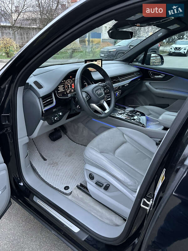 Внедорожник / Кроссовер Audi Q7 2017 в Киеве