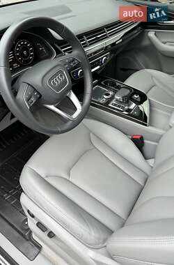 Внедорожник / Кроссовер Audi Q7 2017 в Черкассах