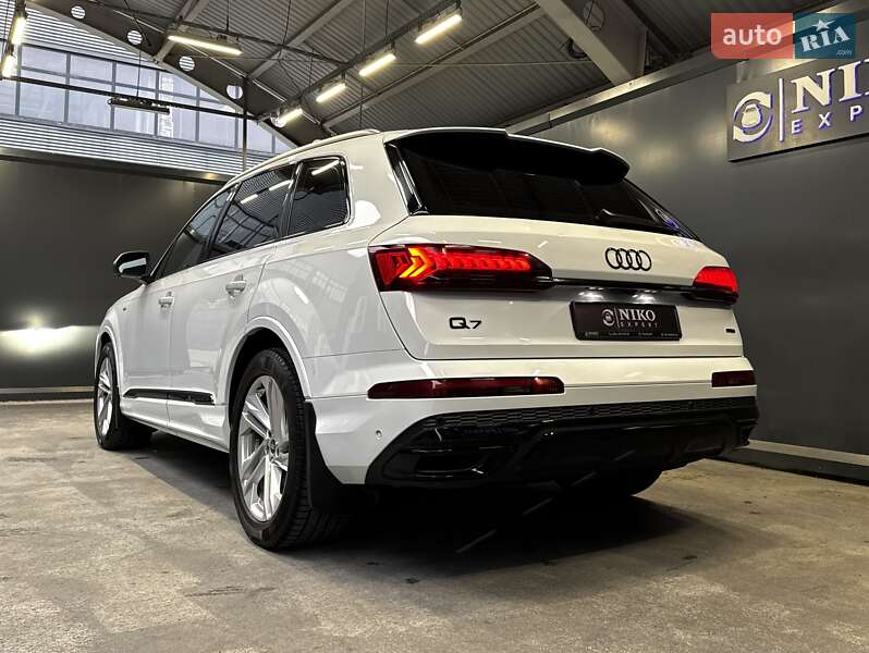 Внедорожник / Кроссовер Audi Q7 2022 в Киеве
