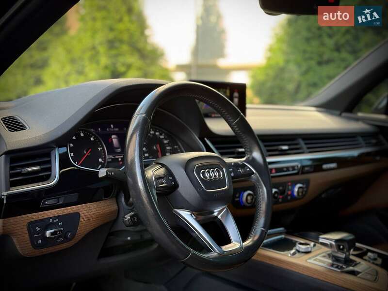 Внедорожник / Кроссовер Audi Q7 2017 в Киеве