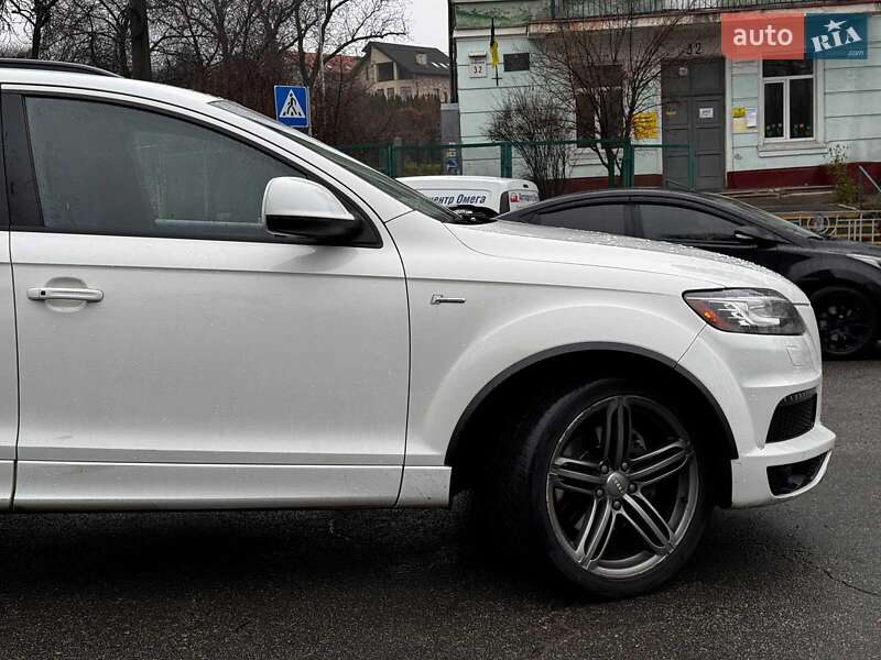 Позашляховик / Кросовер Audi Q7 2015 в Києві