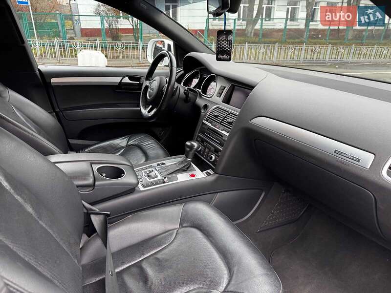 Позашляховик / Кросовер Audi Q7 2015 в Києві