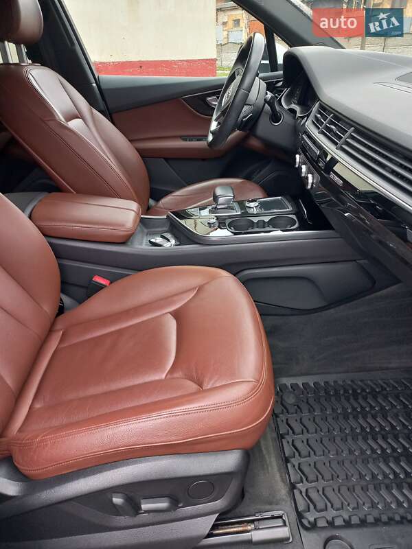 Внедорожник / Кроссовер Audi Q7 2018 в Дубно