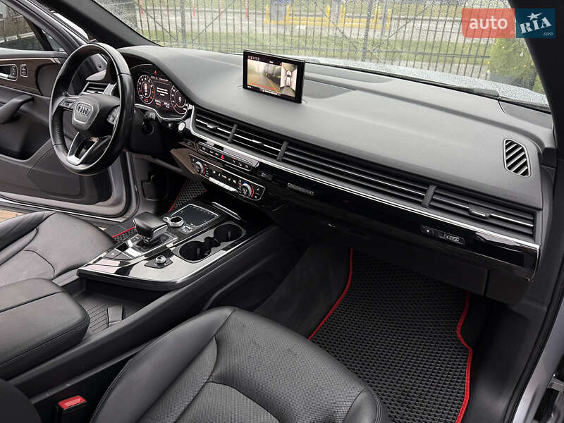 Внедорожник / Кроссовер Audi Q7 2016 в Киеве