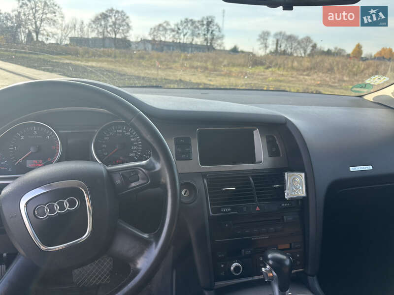 Позашляховик / Кросовер Audi Q7 2007 в Рівному