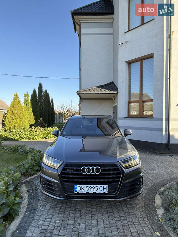 Внедорожник / Кроссовер Audi Q7 2018 в Владимирце